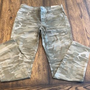 NWT Ann Taylor Loft Marisa Skinny Camo pants